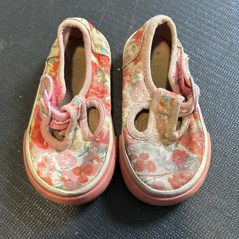 Cat and Jack Floral Kids Shoes - Pink size 5